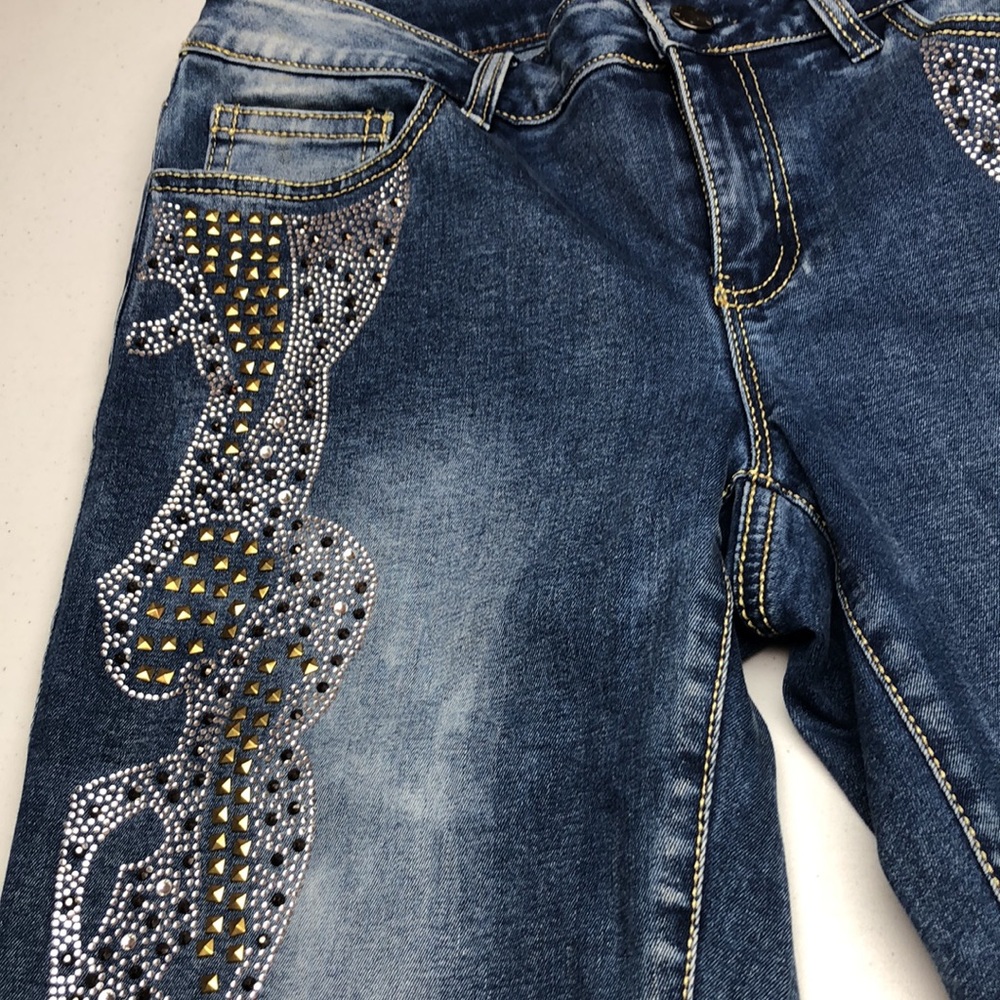 LIKE NEW AZI MID-RISE SLIM TAPERED JEANS 28x27 ⭐️